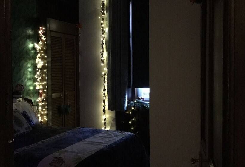 Two Bedroom Victorian Flat In The Centre Of Port Glasgow Close To All Amenities