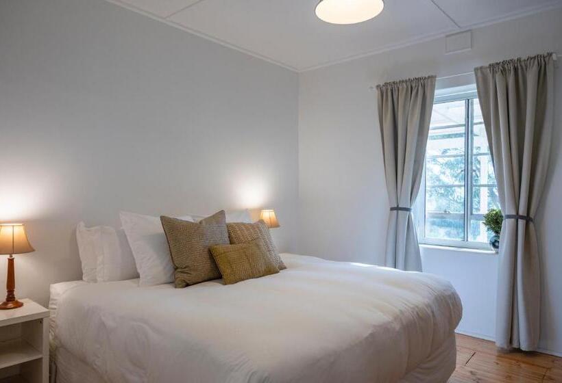 Antechamber Bay Retreats