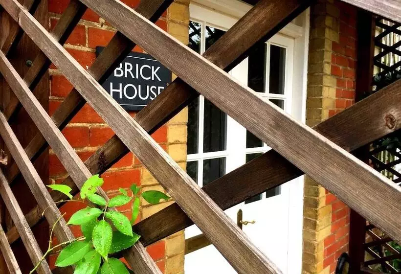 ベッドアンドブレックファースト Brick House Cheriton