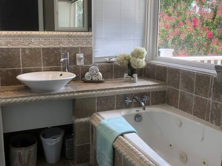 Nyc Executive Home Upscale Neighborhood