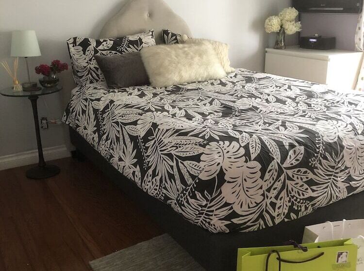 Nyc Executive Home Upscale Neighborhood