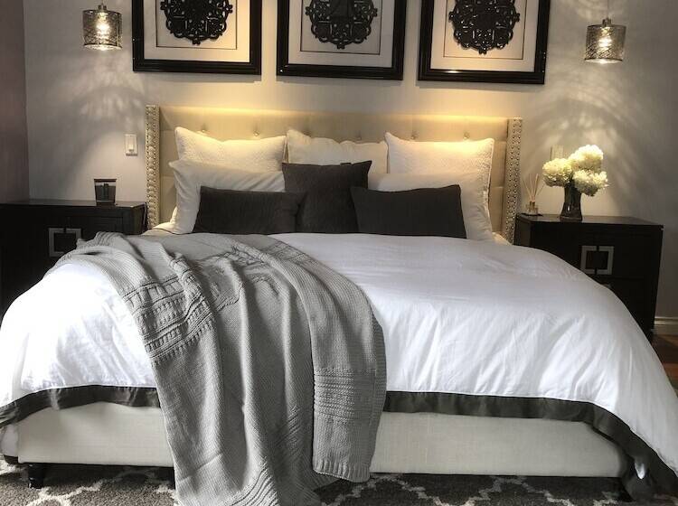 Nyc Executive Home Upscale Neighborhood