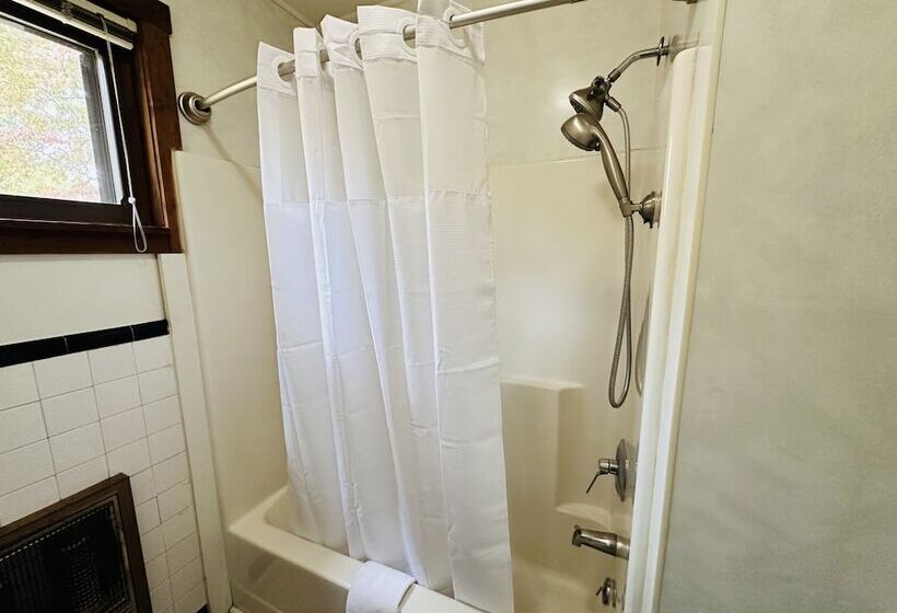 Отель Nantahala Village