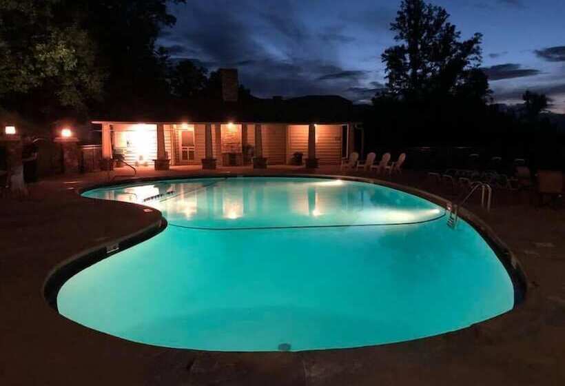 Отель Nantahala Village