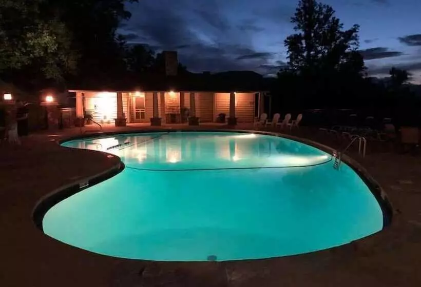 Отель Nantahala Village