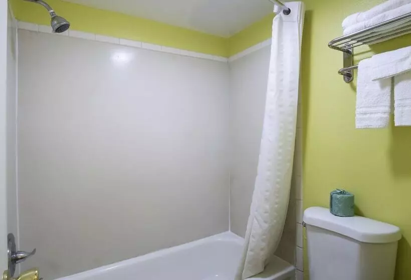 Отель Nendels Inn & Suites Dodge City Airport