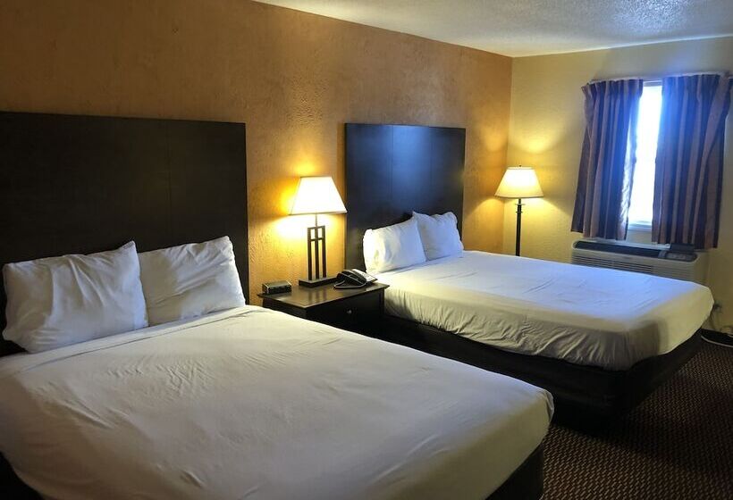 בית מלון כפרי Nendels Inn & Suites Dodge City Airport