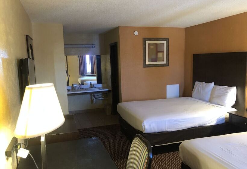 בית מלון כפרי Nendels Inn & Suites Dodge City Airport
