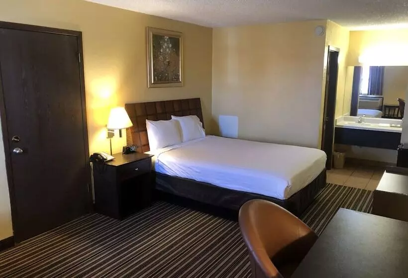 Отель Nendels Inn & Suites Dodge City Airport