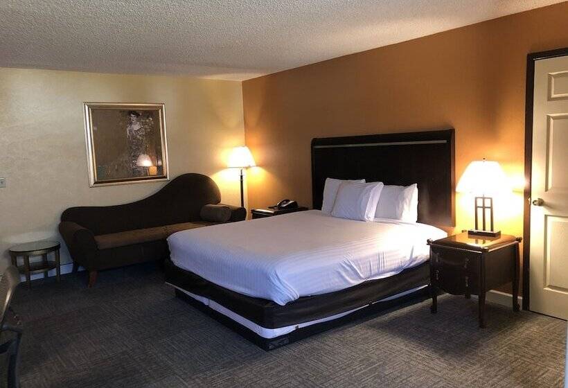 בית מלון כפרי Nendels Inn & Suites Dodge City Airport