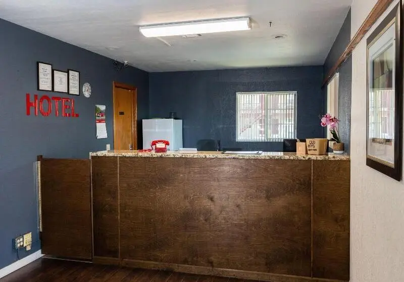 هتل Nendels Inn & Suites Dodge City Airport
