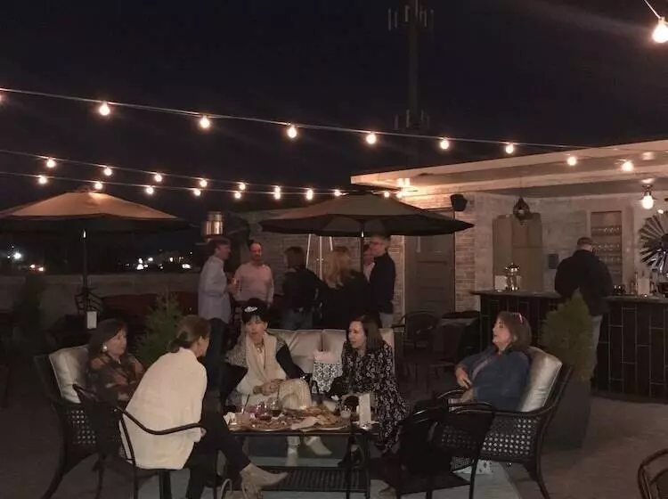 Отель Old Capitol Inn