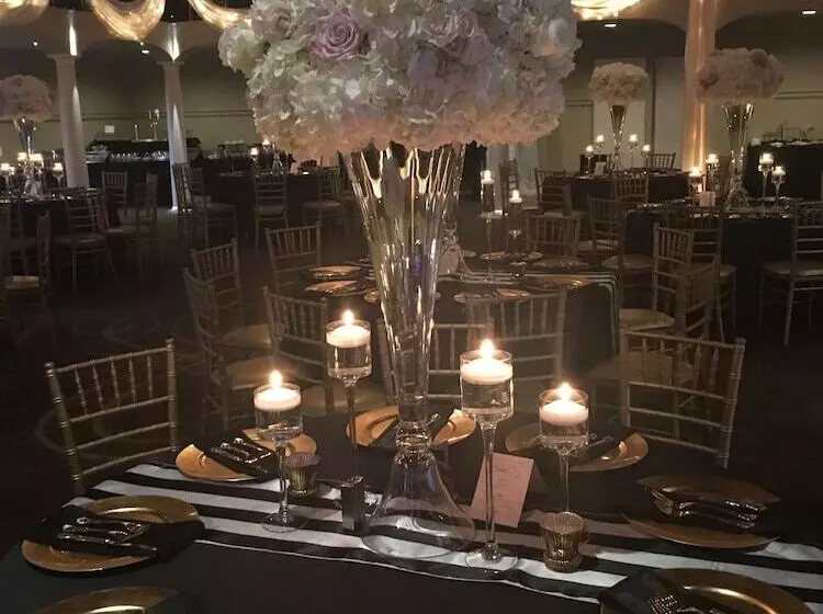 Отель Old Capitol Inn