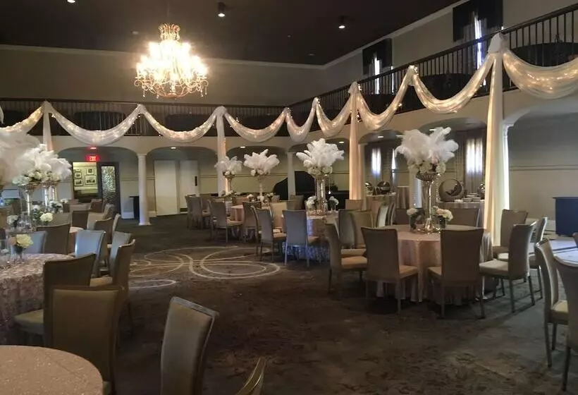 Отель Old Capitol Inn