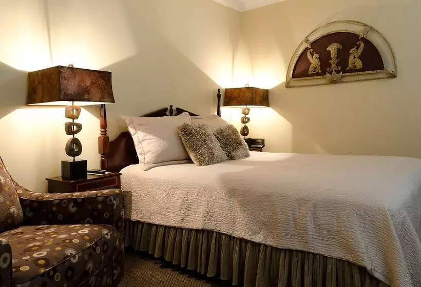 Отель Old Capitol Inn