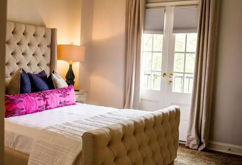 Отель Old Capitol Inn