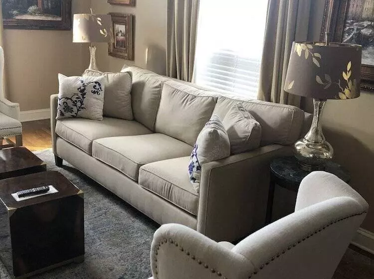 Отель Old Capitol Inn