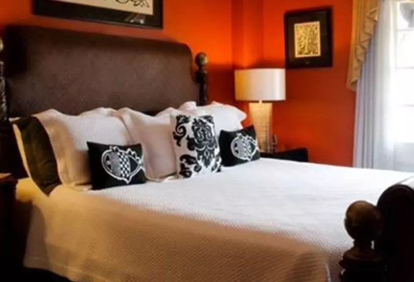 Отель Old Capitol Inn