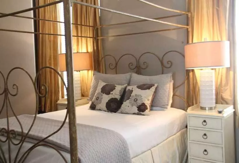 Отель Old Capitol Inn