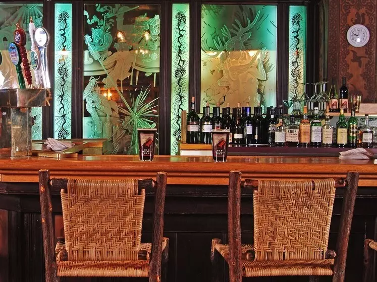 ホテル Old Faithful Lodge & Cabins   Inside The Park