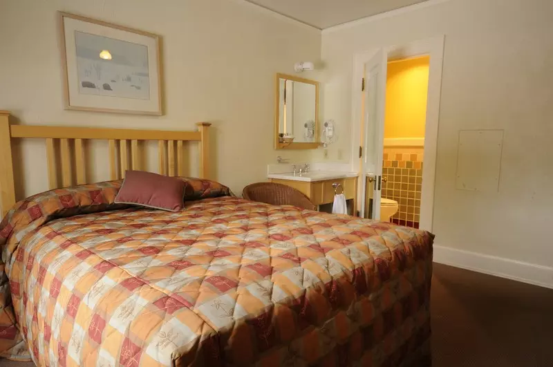 ホテル Old Faithful Lodge & Cabins   Inside The Park