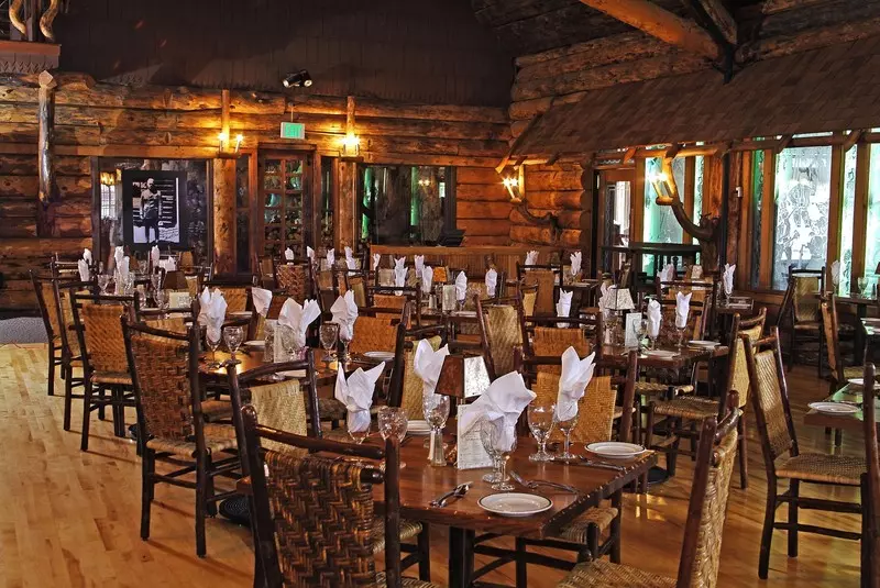 ホテル Old Faithful Lodge & Cabins   Inside The Park