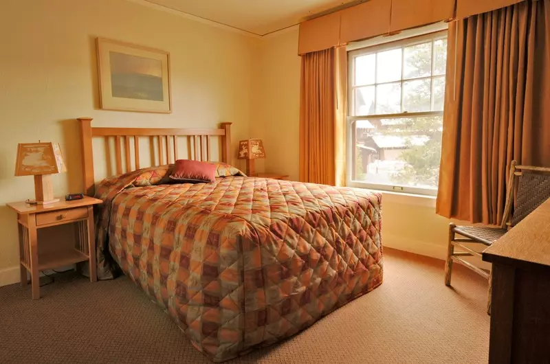 ホテル Old Faithful Lodge & Cabins   Inside The Park