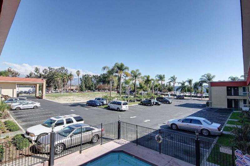 فندق Ontario Inn & Suites