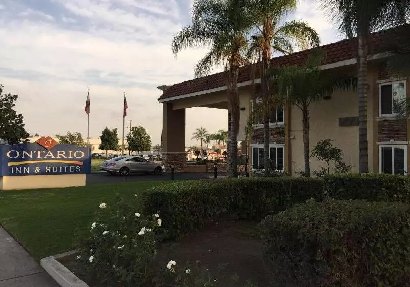 호텔 Ontario Inn & Suites