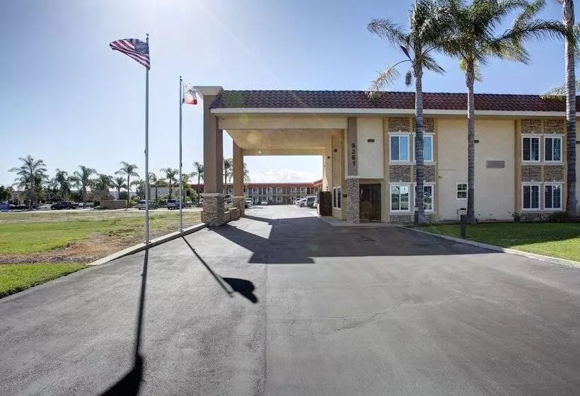 호텔 Ontario Inn & Suites