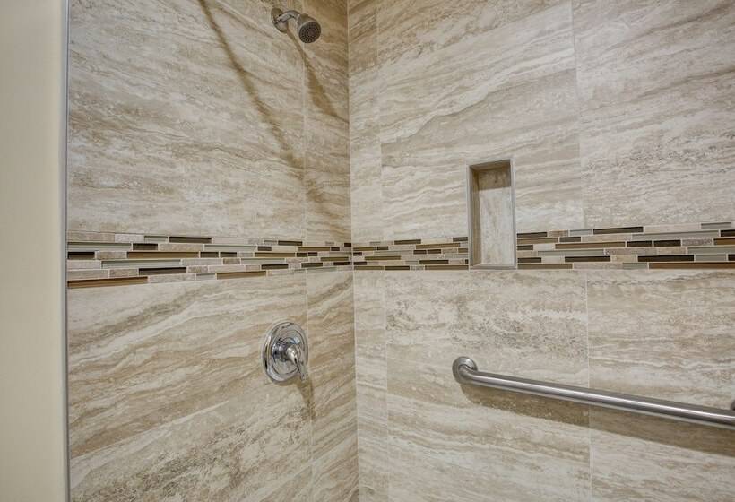 فندق Ontario Inn & Suites