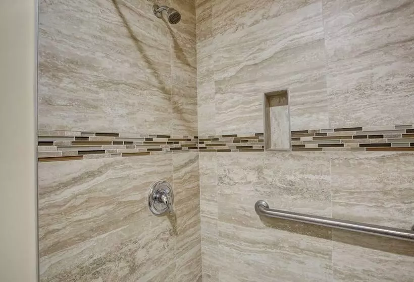 호텔 Ontario Inn & Suites