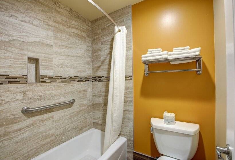 فندق Ontario Inn & Suites