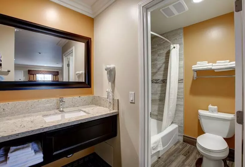 호텔 Ontario Inn & Suites