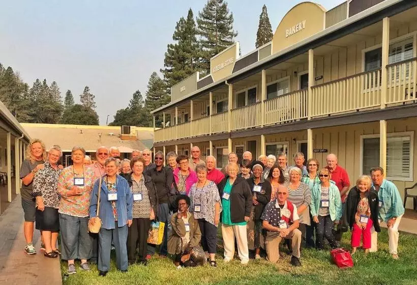 هتل The Old West Inn