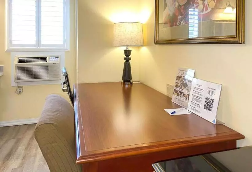 هتل The Old West Inn