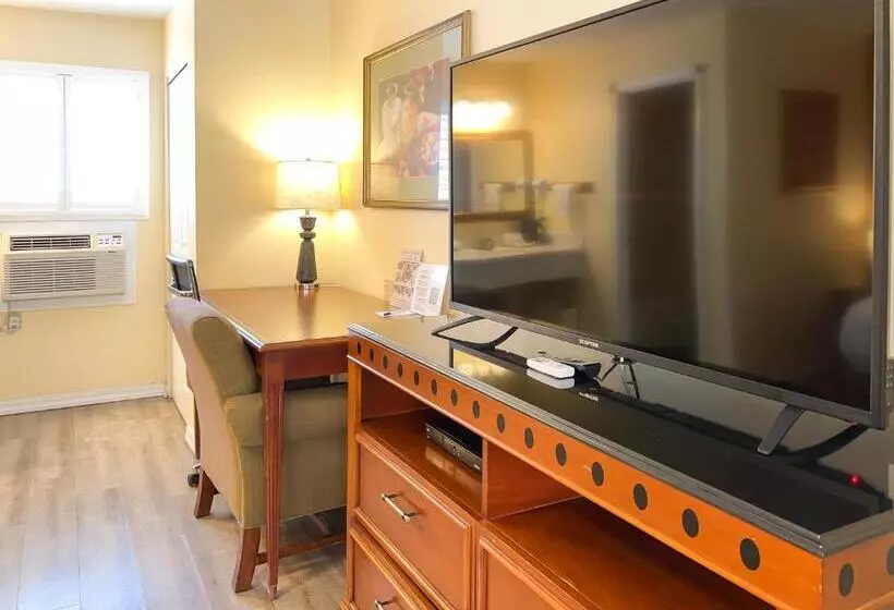 هتل The Old West Inn