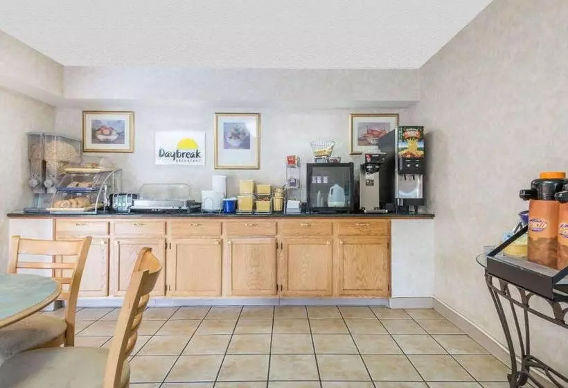 מוטל Days Inn By Wyndham Lenox Ma