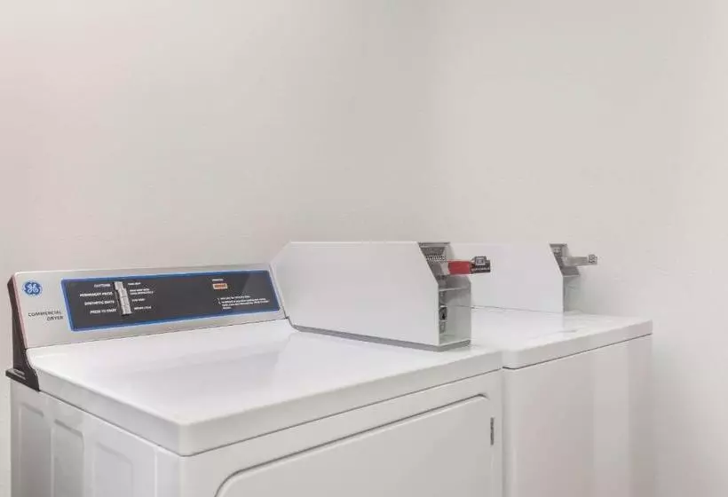 מוטל Days Inn By Wyndham Lenox Ma