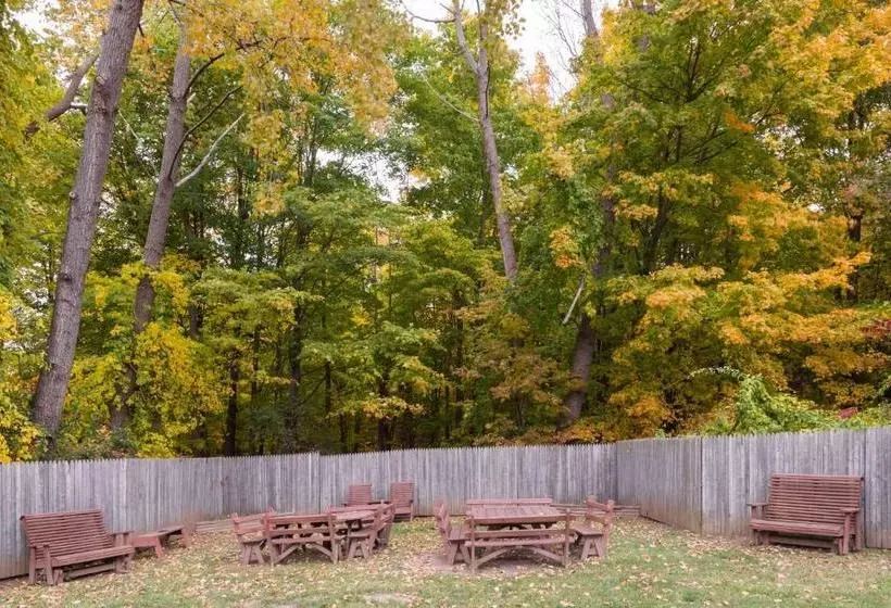 מוטל Days Inn By Wyndham Lenox Ma