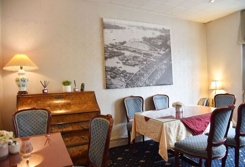 Crystal Hotel & Savour