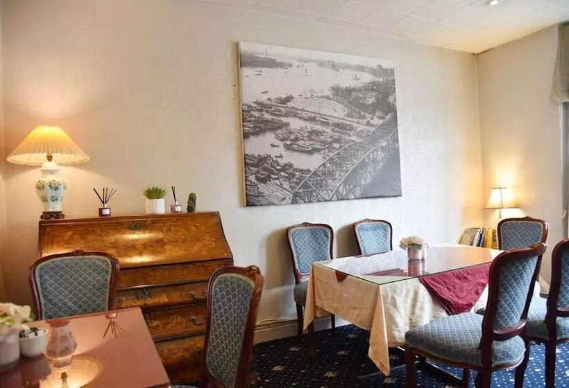 Crystal Hotel & Savour