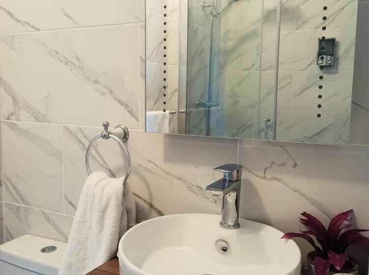 Crystal Hotel & Savour