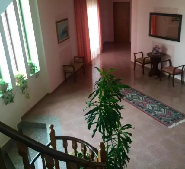 ホテル Castelvetere