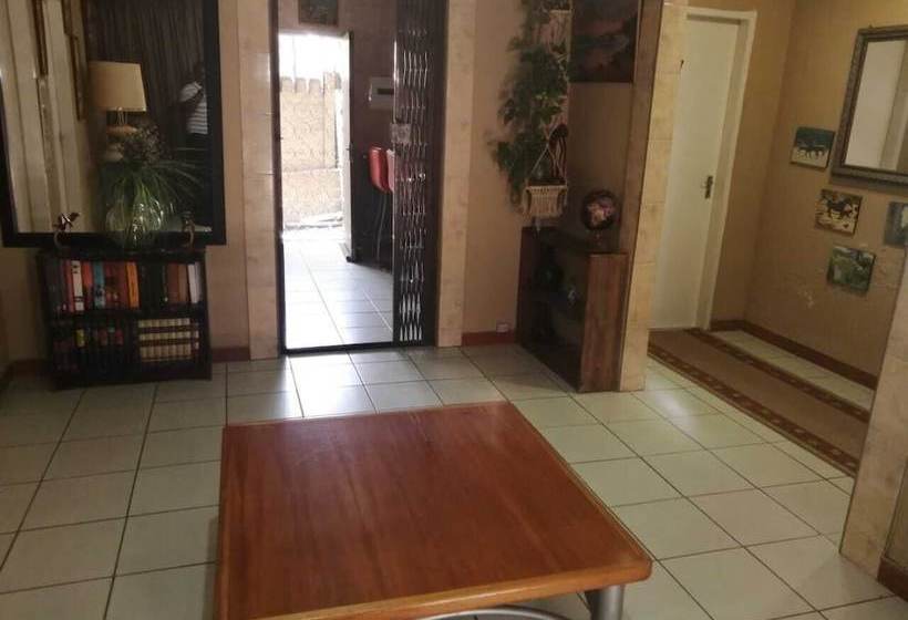 Pension (Hôtel basse catégorie) The African Rock Guesthouse