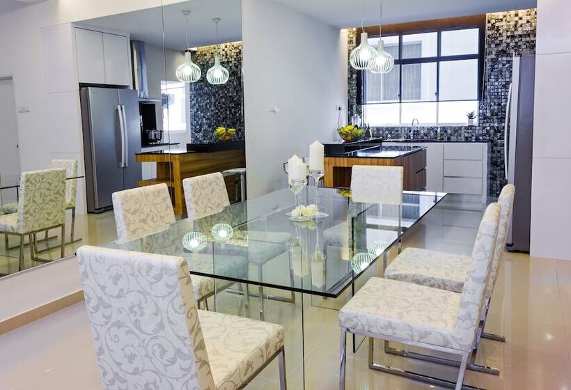 Shamrock Beach Villas Seaview 15