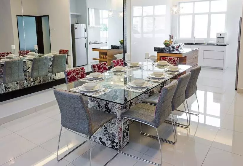 Shamrock Beach Villas Seaview 15