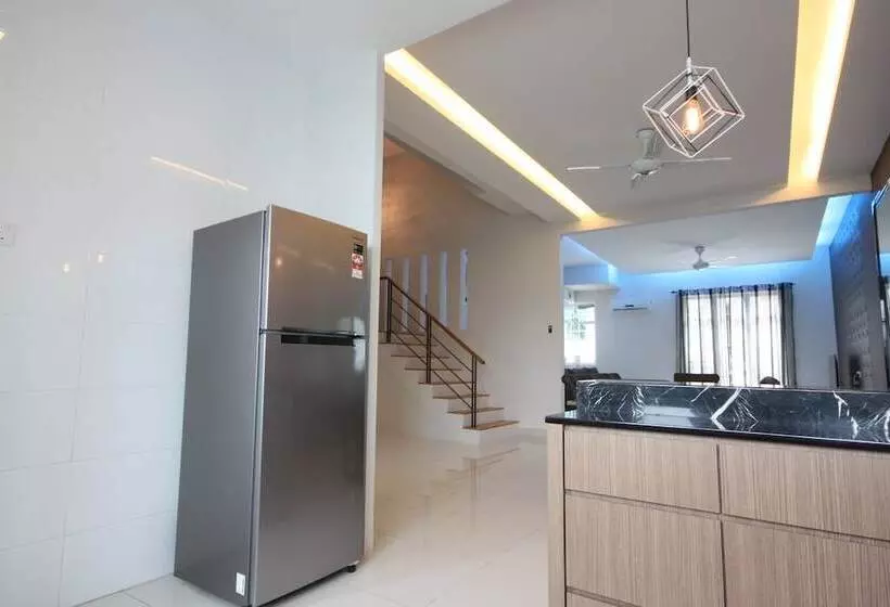 Shamrock Beach Villas Seaview 15