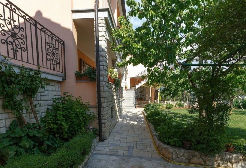 Villa Nina Apartments
