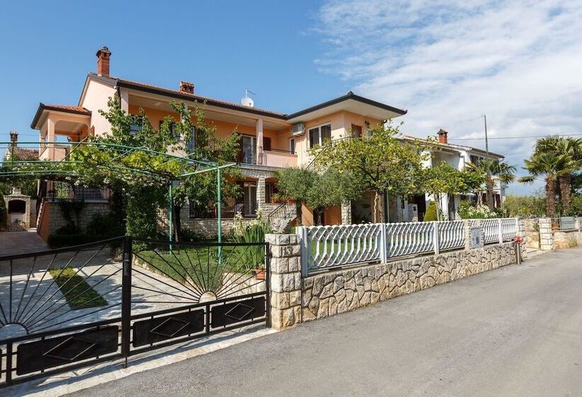 Villa Nina Apartments